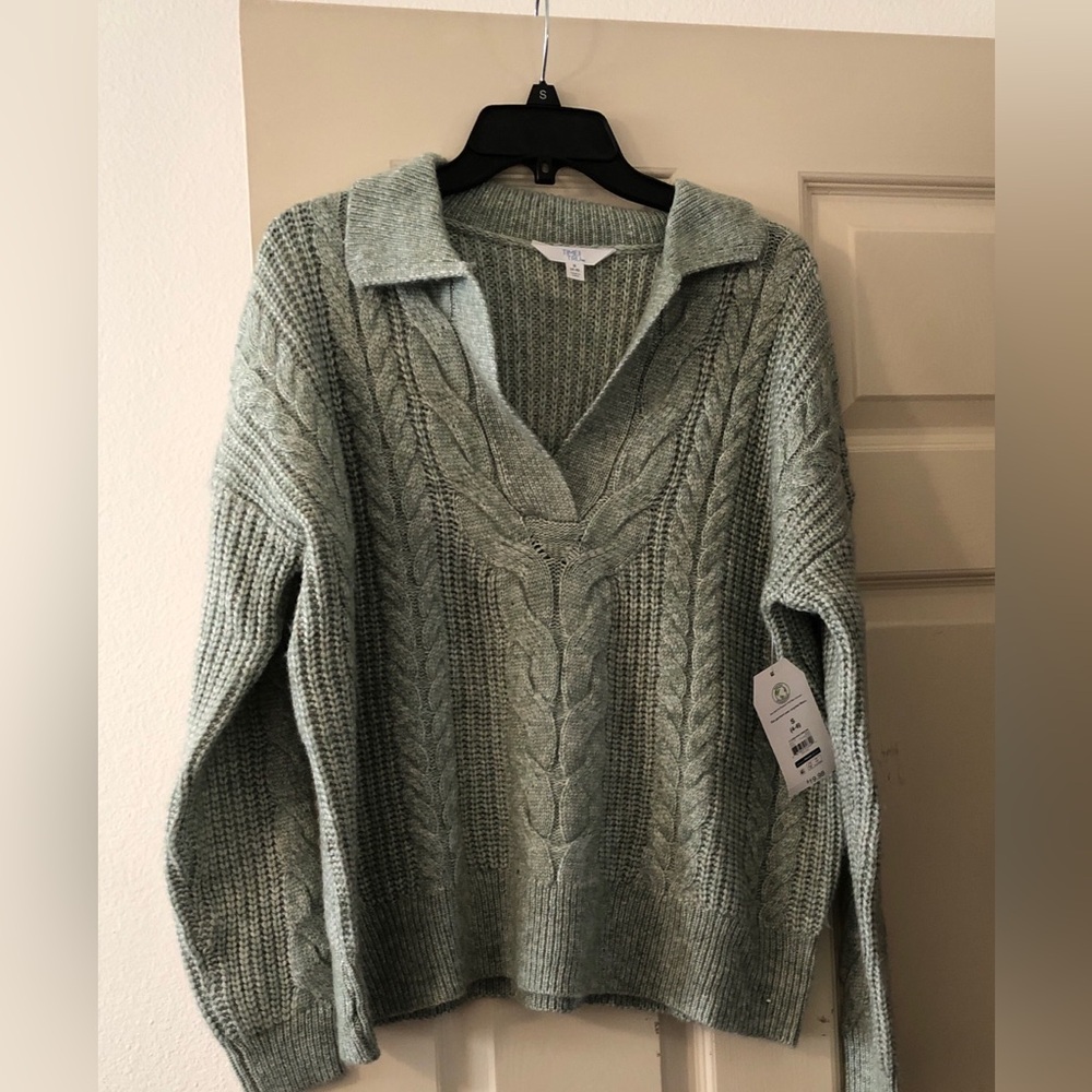 Cozy Cable-Sleeve Women's cropped Sweater in Heather Sage